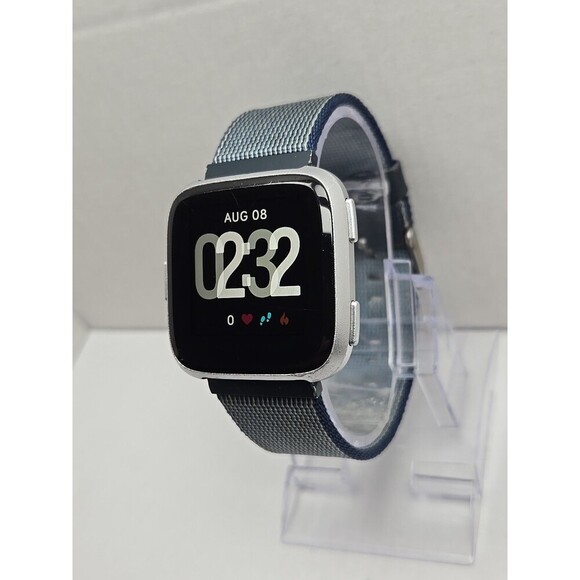 Fitbit Versa FB504 Smartwatch Fitness Heart Rate Bluetooth Extr Bands No Charger - Picture 2 of 13